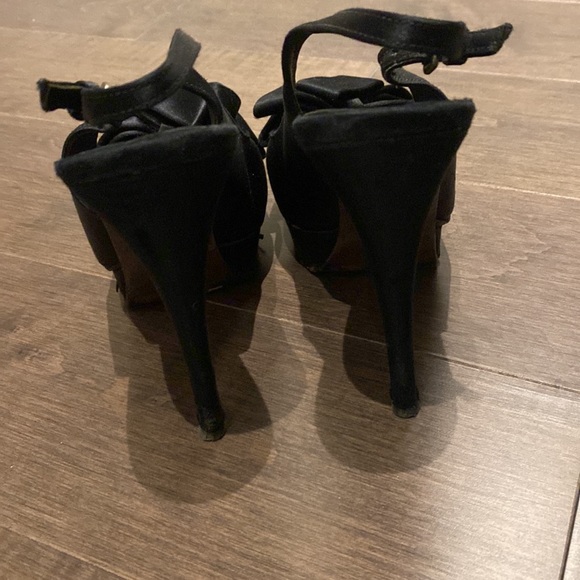 Vera Wang black high stiletto heels size 7 1/2 - Picture 3 of 4